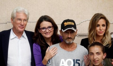 Richard Gere helps the homeless