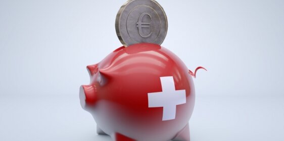 Swiss banks obliged to share bank account info